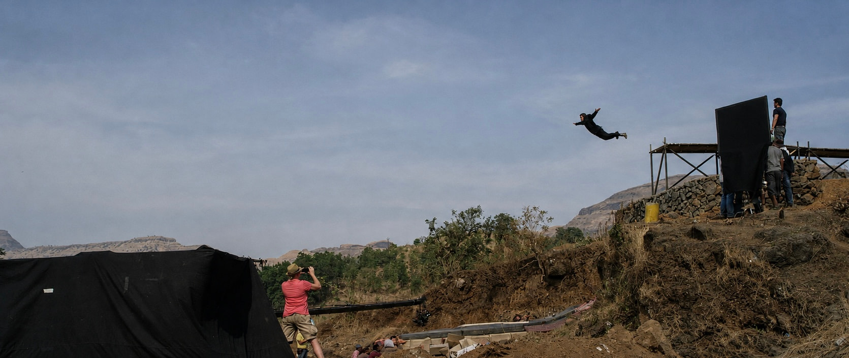 Airborne stunt performer
