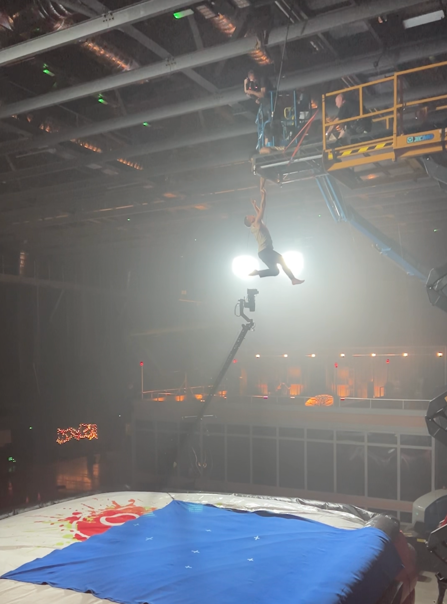 Behind the scenes — high fall onto a stunt airbag — The Unofficial Science of Die Hard